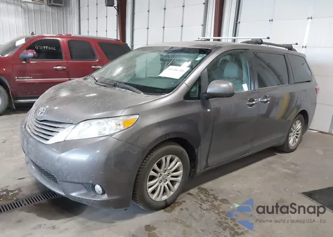 2015 Toyota Sienna Xle 8 Passenger из США, поврежденный, VIN 5TDYK3DC7FS689169